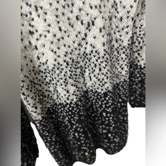 Trouvé • Long V-Neck Colorblock Sweater - Picture 7 of 7